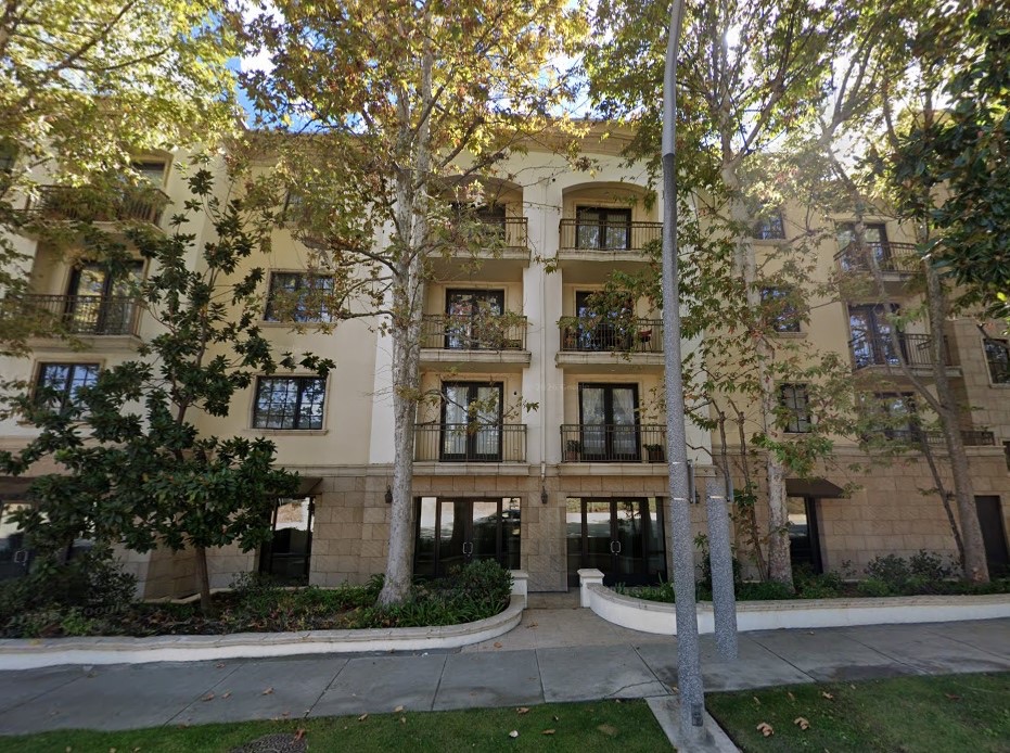 Sold property at 333 N Hills Ave., Pasadena, represented by Harry Shahbaz